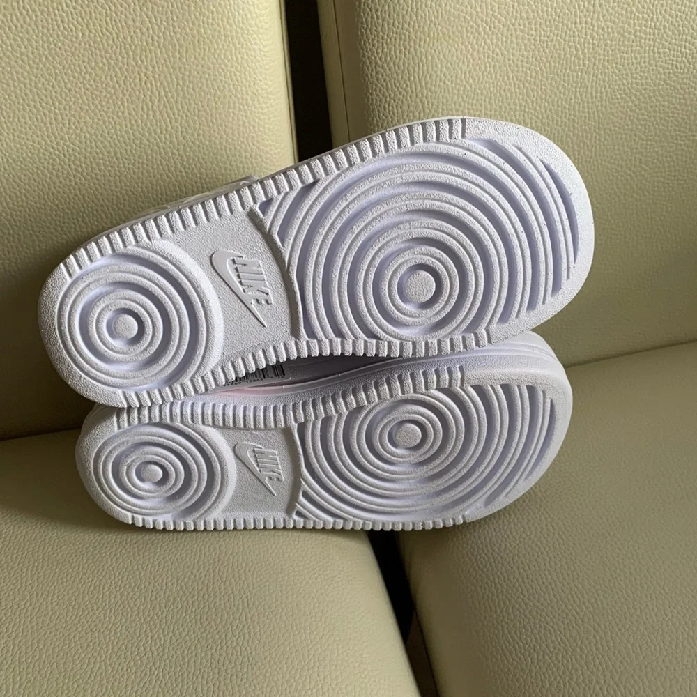 NWOB (WMNS) Nike Icon Classic
Sports White Sandals DH0223-100 - Picture 12 of 16